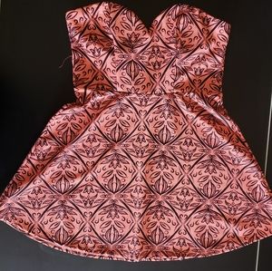 Short pink strapless dress